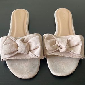 Bamboo Nude Bow Sandals Suede